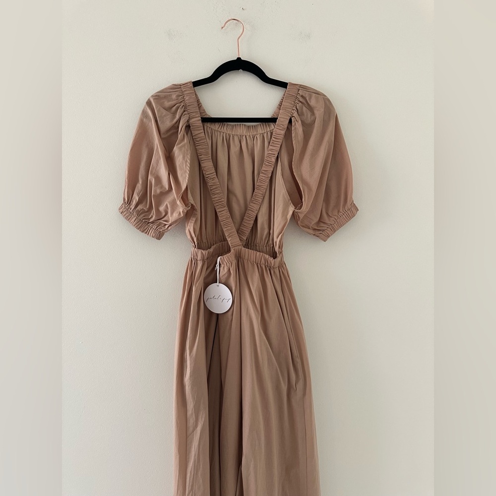 NWT Petal & pup Ollie beige midi-length puff sleeves open back dress new - Picture 7 of 9